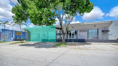 255-275 NE 59th St, Miami, FL à louer Photo de l’immeuble– Image 2 sur 5