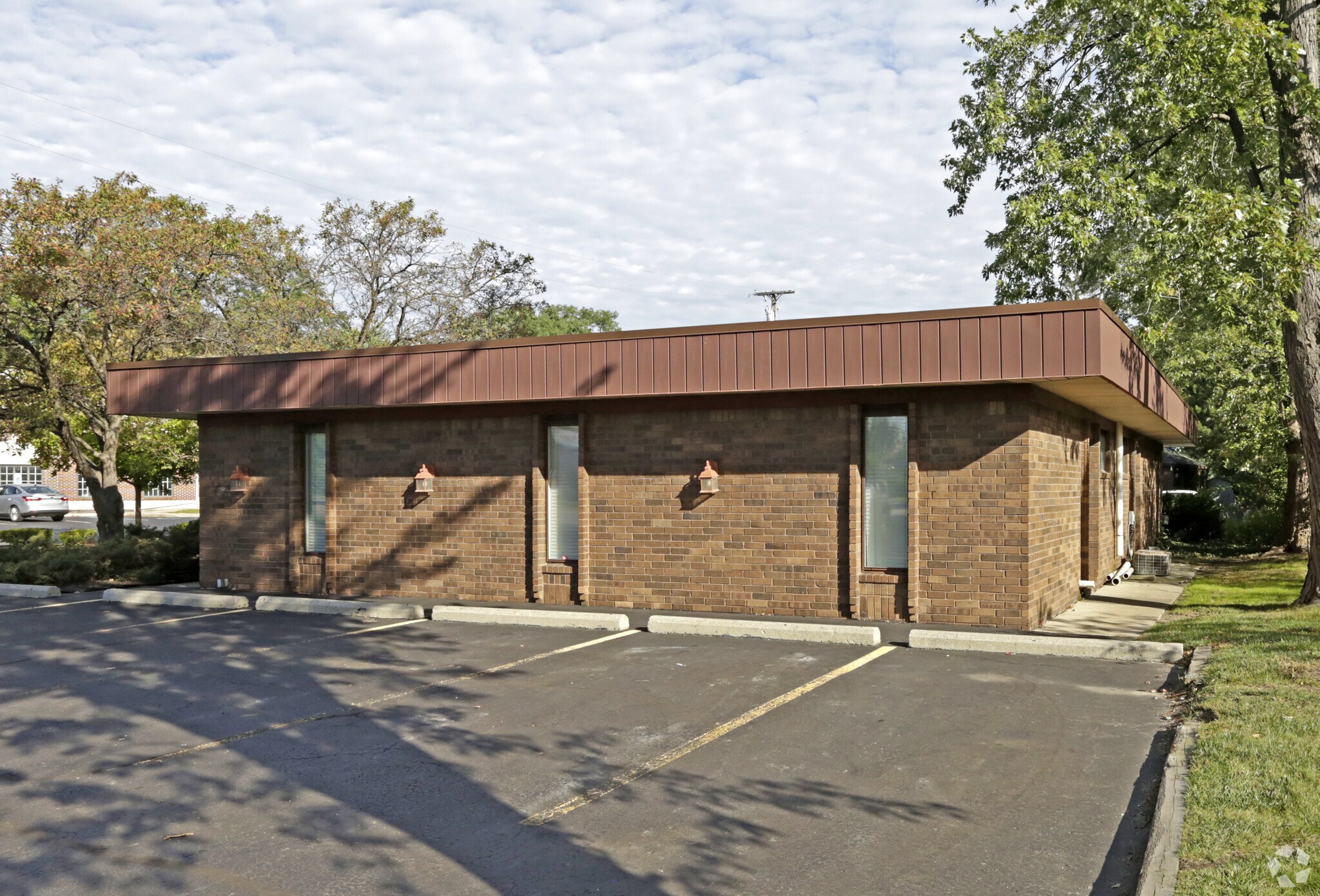 2710 Dixie Hwy, Waterford, MI à louer Photo principale– Image 1 sur 5