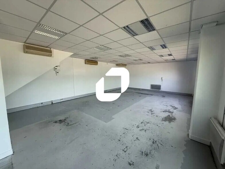 Bureau dans Argenteuil à louer - Photo de l’immeuble – Image 2 sur 7