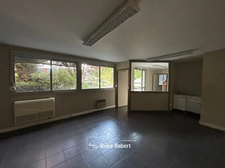Local d’activités dans Trévoux à louer - Photo intérieure – Image 2 sur 68