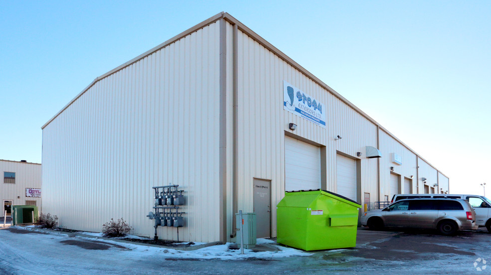 7611 Sparrow Dr, Leduc, AB à louer - Photo de l’immeuble – Image 3 sur 15