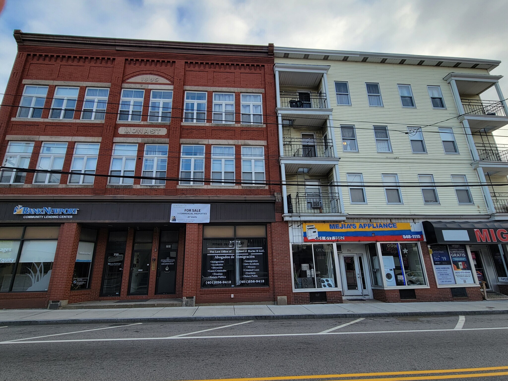 747-751 Broad St, Central Falls, RI à vendre Photo de l’immeuble– Image 1 sur 45