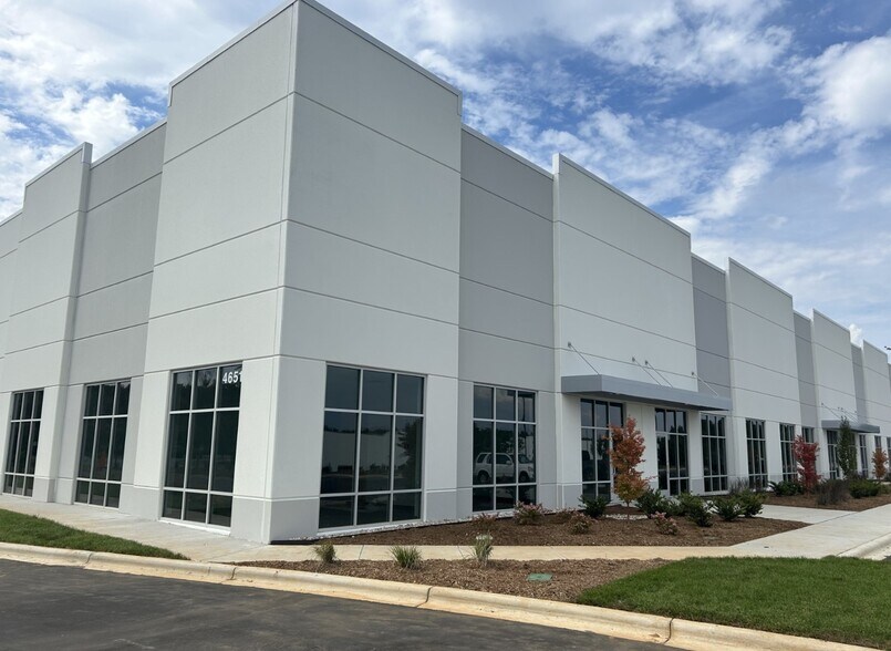 4651 Corporate Dr, Concord, NC à louer - Photo de l’immeuble – Image 2 sur 5
