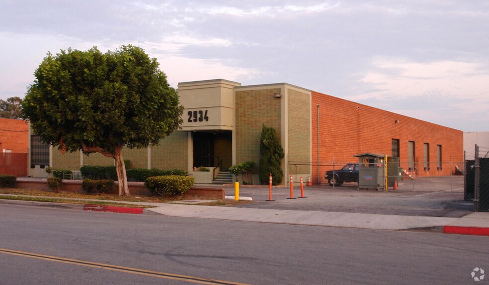 2934 E Las Hermanas St, Rancho Dominguez, CA à louer - Photo de l’immeuble – Image 3 sur 5