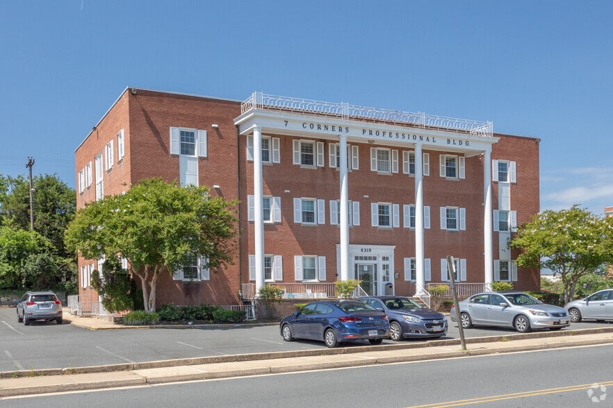 6305 Castle Pl, Falls Church, VA à louer - Photo principale – Image 1 sur 9