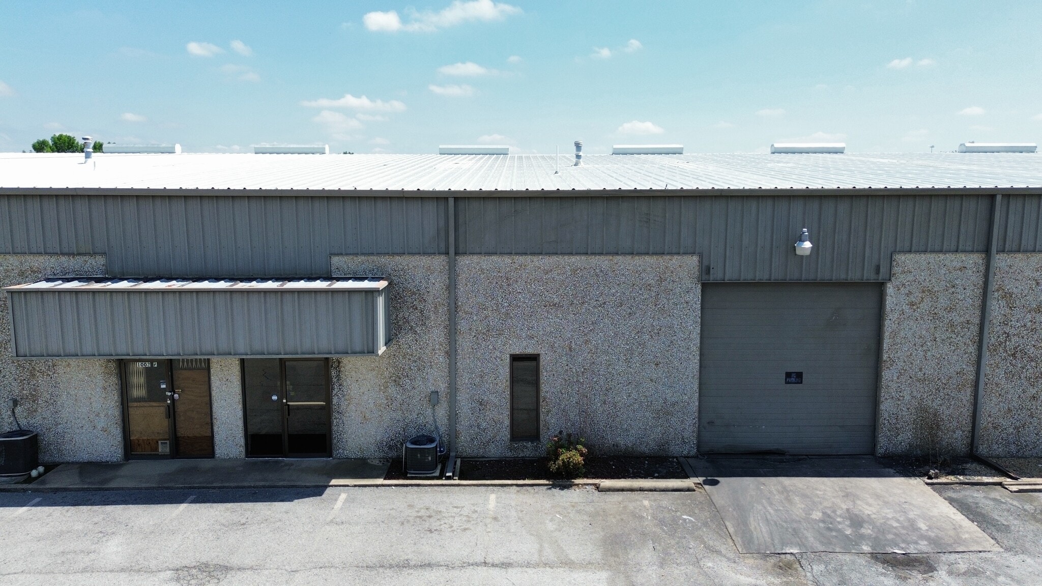 1000-1008 N Commercial Blvd, Arlington, TX à louer Photo de l’immeuble– Image 1 sur 2