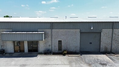 1000-1008 N Commercial Blvd, Arlington, TX à louer Photo de l’immeuble– Image 1 sur 2