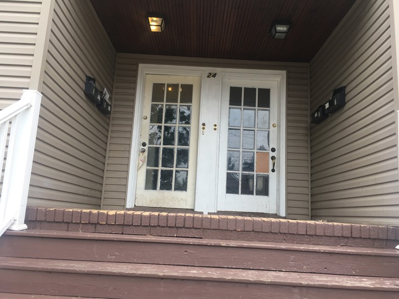 24 Hale St, New Brunswick, NJ à vendre - Photo de l’immeuble – Image 3 sur 19