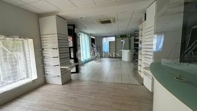Local commercial dans Bourges à louer Photo intérieure– Image 1 sur 4