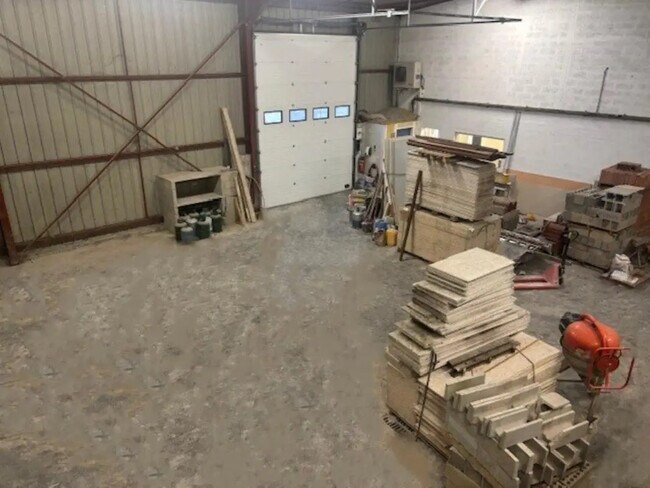 Plus de détails pour Local d'activités à louer