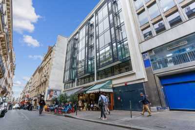 47 Rue De Ponthieu, Paris à louer - Photo de l’immeuble – Image 2 sur 4