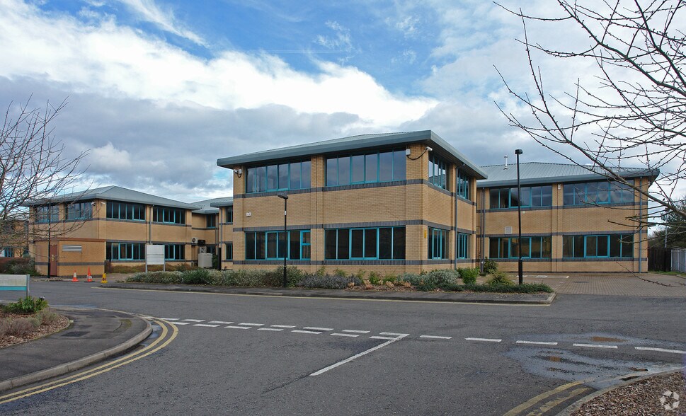 4-10 The Quadrant, Abingdon à louer - Photo de l’immeuble – Image 3 sur 13