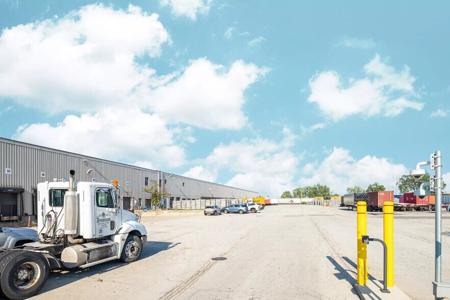 5100 W 70th Pl, Bedford Park, IL à louer - Photo de l’immeuble – Image 3 sur 6