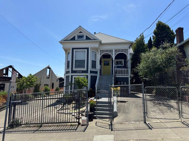 2151 E 24th St, Oakland, CA à vendre - Photo de l’immeuble – Image 2 sur 7