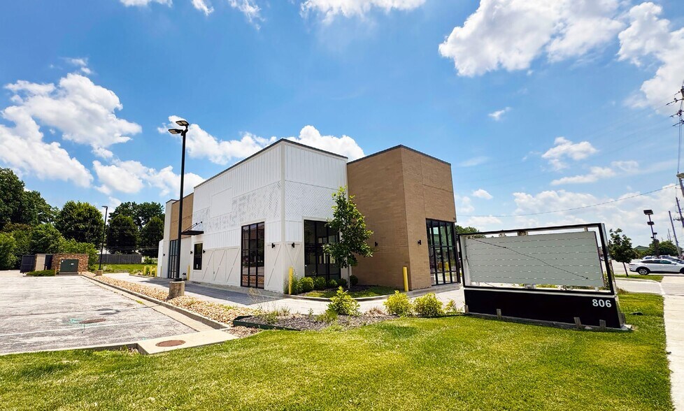 520 NW Chipman Rd, Lee's Summit, MO à louer - Photo de l’immeuble – Image 2 sur 7