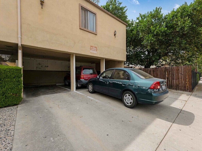 7049 Vassar Ave, Canoga Park, CA à vendre - Photo de l’immeuble – Image 2 sur 26