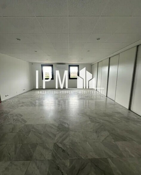 200 Rue Jean De Guiramand, Aix-en-Provence à louer - Photo de l’immeuble – Image 3 sur 5