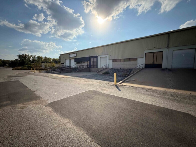 937 E 53rd St, Davenport, IA à louer - Photo de l’immeuble – Image 3 sur 13