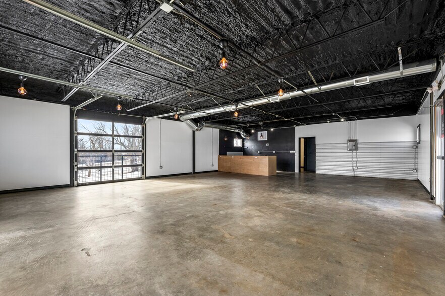 216 E Poplar St, Rogers, AR à louer - Photo de l’immeuble – Image 3 sur 30