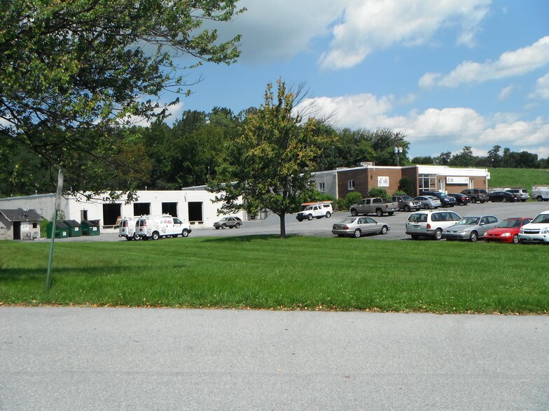 330 E Park Dr, Harrisburg, PA à louer - Photo de l’immeuble – Image 3 sur 17