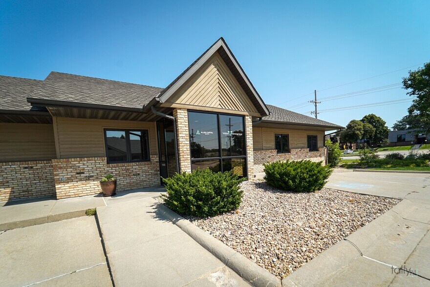 3032 W Stolley Park Rd, Grand Island, NE à louer - Photo de l’immeuble – Image 2 sur 34