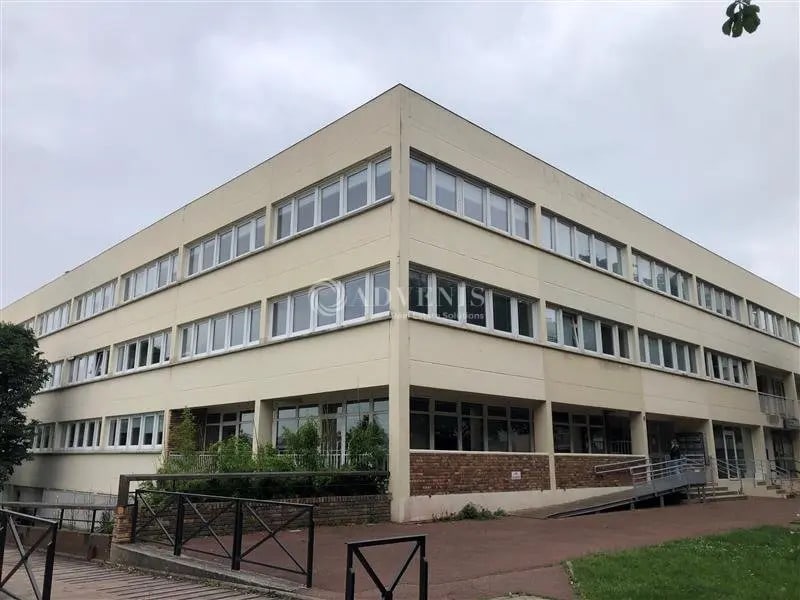 Bureau dans Maurepas à louer Photo de l’immeuble– Image 1 sur 7