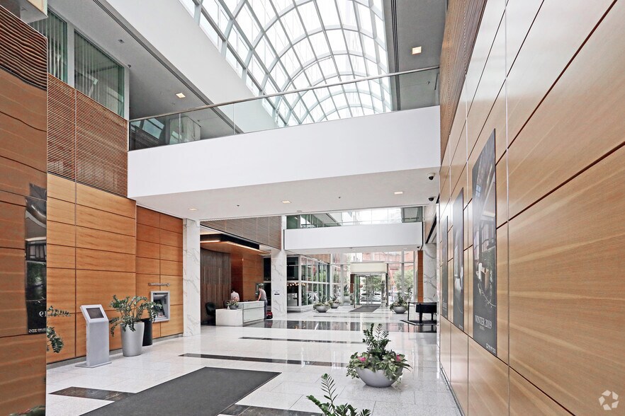 100 Westminster St, Providence, RI à louer - Hall d’entrée – Image 2 sur 10