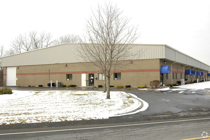 12 Petra Ln, Colonie, NY à louer - Photo de l’immeuble – Image 2 sur 11