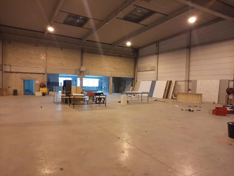 Industriel/Logistique dans Lieusaint à louer - Photo de l’immeuble – Image 3 sur 5