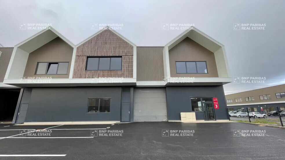 Local d'activités dans Flins-sur-Seine à vendre - Photo de l’immeuble – Image 3 sur 8