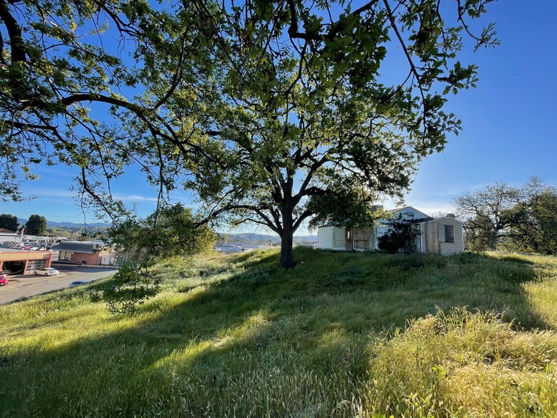 23452 Lyons Ave, Santa Clarita, CA à vendre - Photo de l’immeuble – Image 3 sur 16