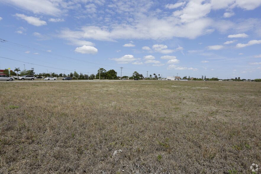 Corner NE Pine Island Rd And Andalusia Blvd, Cape Coral, FL à vendre - Photo de l’immeuble – Image 2 sur 4