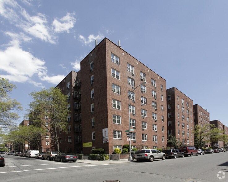 79-11 41st Ave, Elmhurst, NY à louer - Photo de l’immeuble – Image 3 sur 4