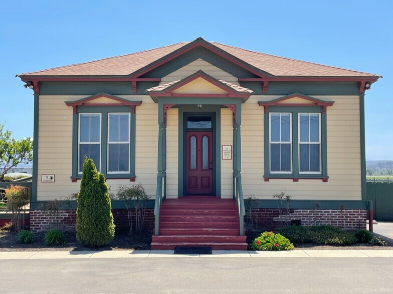 425 W Blanco Rd, Salinas, CA à louer - Photo de l’immeuble – Image 2 sur 10