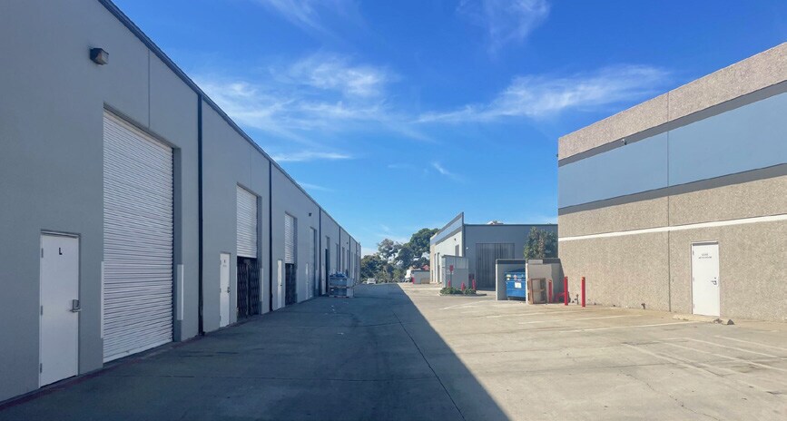 610 Gateway Center Way, San Diego, CA à louer - Photo de l’immeuble – Image 2 sur 4