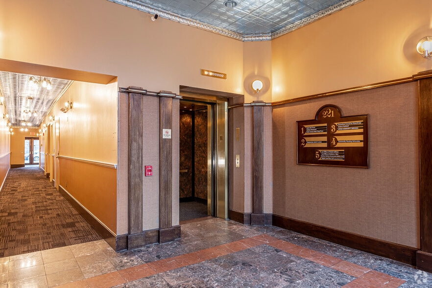 213-221 Main St, Hartford, CT à louer - Hall d’entrée – Image 2 sur 2