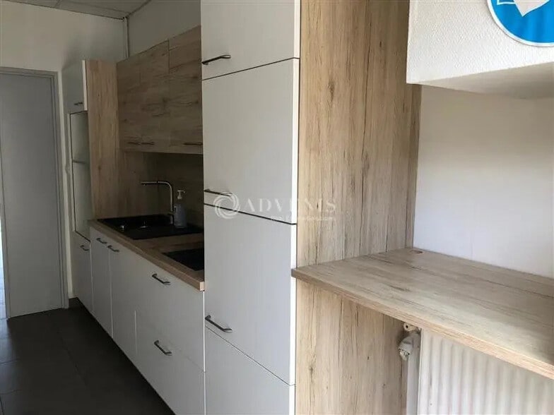 Bureau dans Tours à vendre - Photo de l’immeuble – Image 3 sur 8