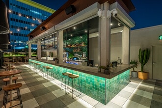 1518 Cahuenga Blvd, Los Angeles, CA à louer Photo intérieure– Image 2 sur 16