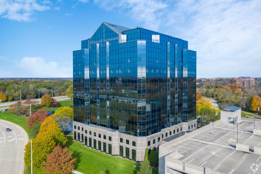 2150 E Lake Cook Rd, Buffalo Grove, IL à louer - Photo de l’immeuble – Image 2 sur 17
