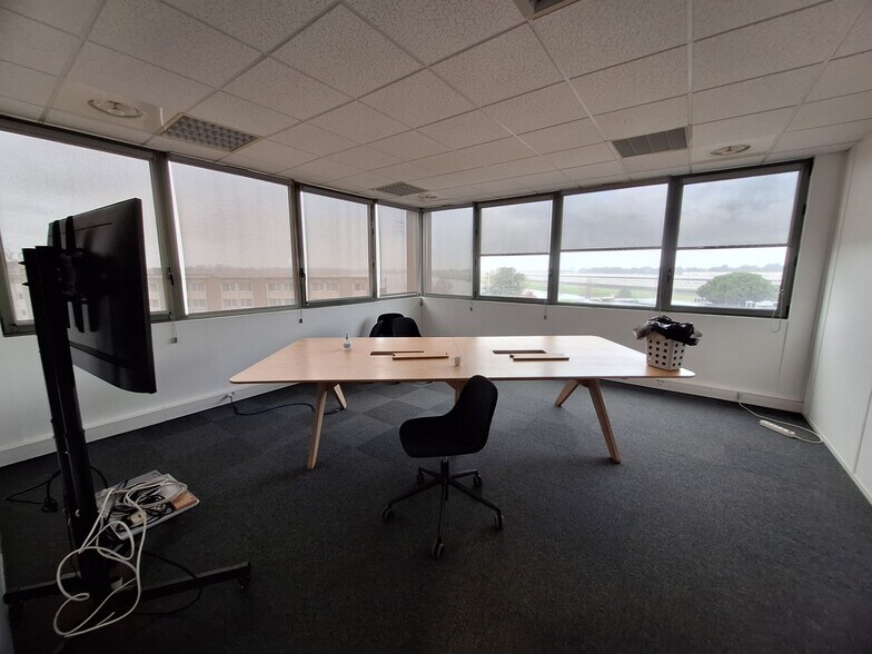 Bureau dans Bordeaux à louer - Photo de l’immeuble – Image 3 sur 11