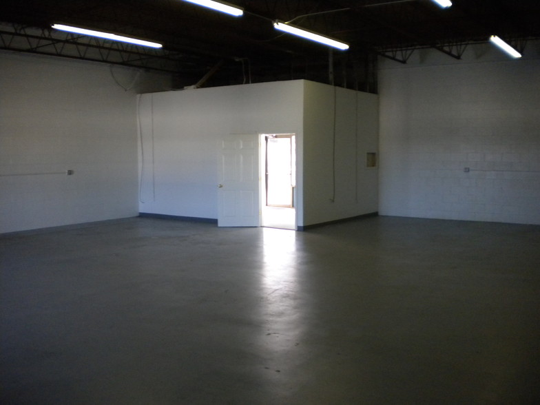 5 Industrial Dr, Ellington, CT à louer - Photo de l’immeuble – Image 3 sur 4