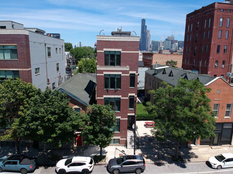 556 W 18th St, Chicago, IL à vendre - Photo de l’immeuble – Image 2 sur 18