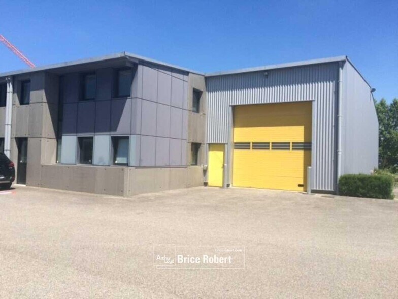 Bureau dans Vaulx-en-Velin à louer - Photo de l’immeuble – Image 2 sur 4