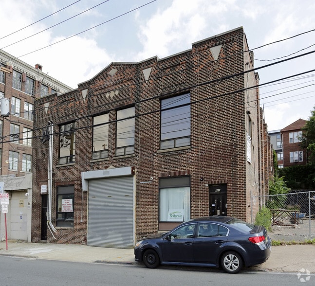 862-864 Newark Ave, Jersey City, NJ à louer - Photo principale – Image 1 sur 5