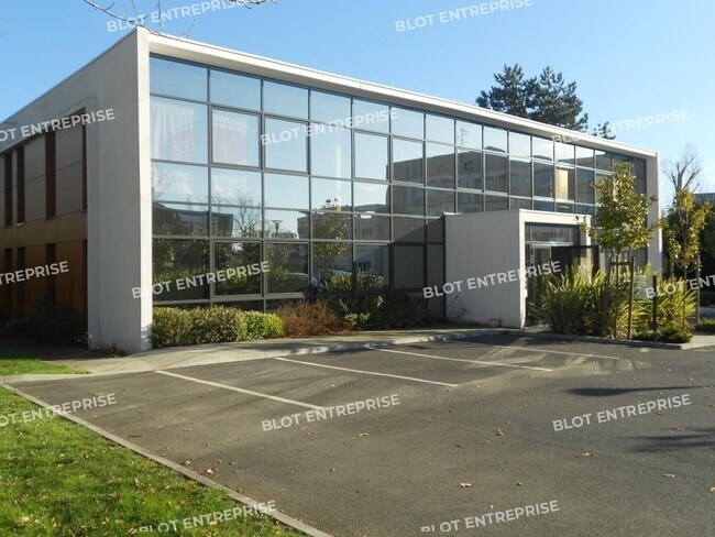 Plus de détails pour 3 Ter Rue De L'Hotellerie, Carquefou - Bureau à vendre