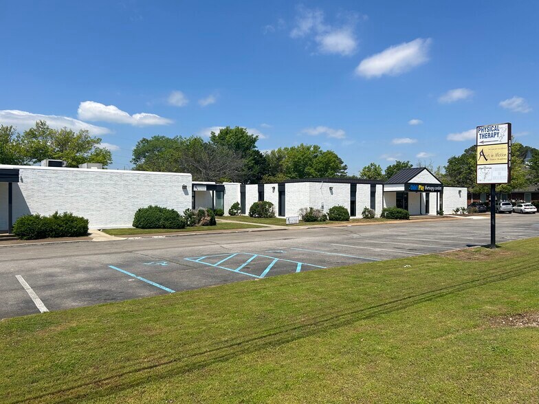 8300 Whitesburg Dr, Huntsville, AL à louer - Photo de l’immeuble – Image 2 sur 9