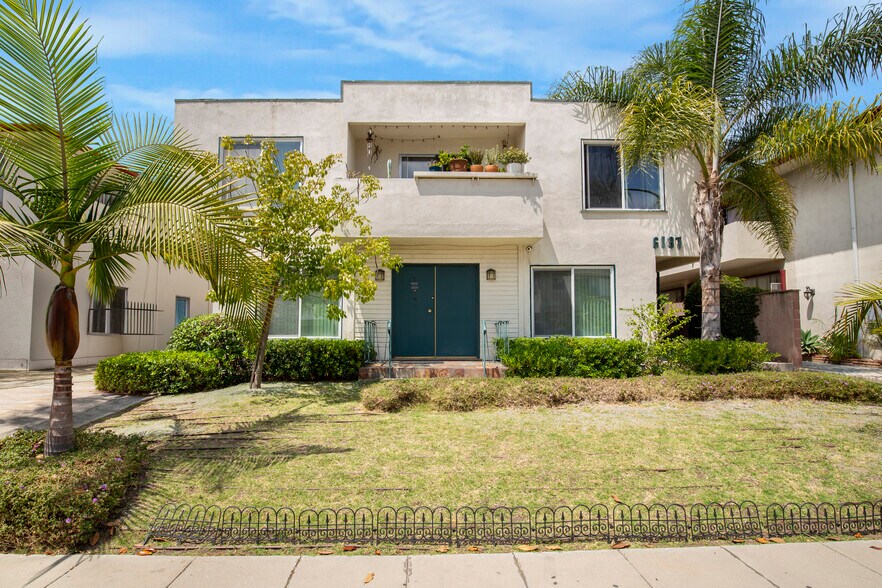 6137 Alcott St, Los Angeles, CA à vendre - Photo de l’immeuble – Image 1 sur 14