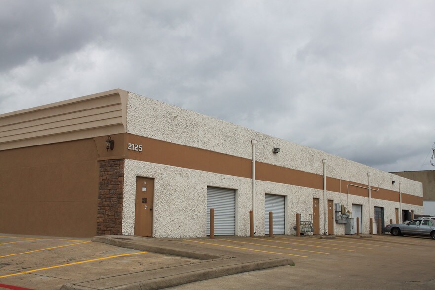 2133 Great Southwest Pky, Grand Prairie, TX à louer - Photo de l’immeuble – Image 3 sur 15