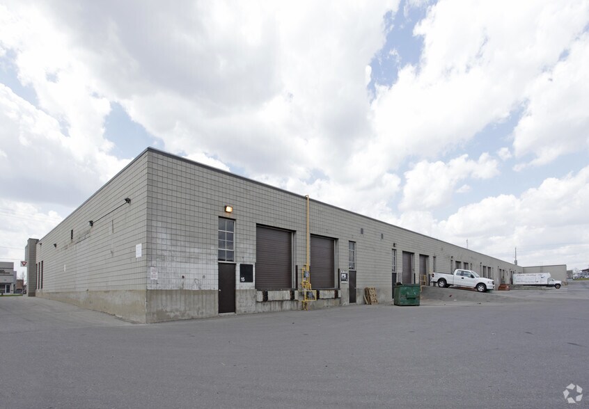80 Hale Rd, Brampton, ON à louer - Photo de l’immeuble – Image 2 sur 7