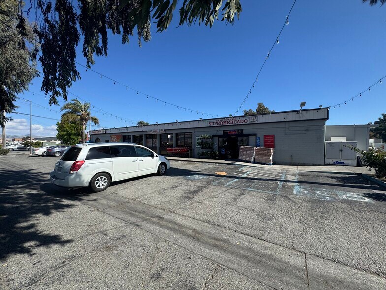 220 San Felipe Rd, Hollister, CA à vendre - Photo de l’immeuble – Image 3 sur 6
